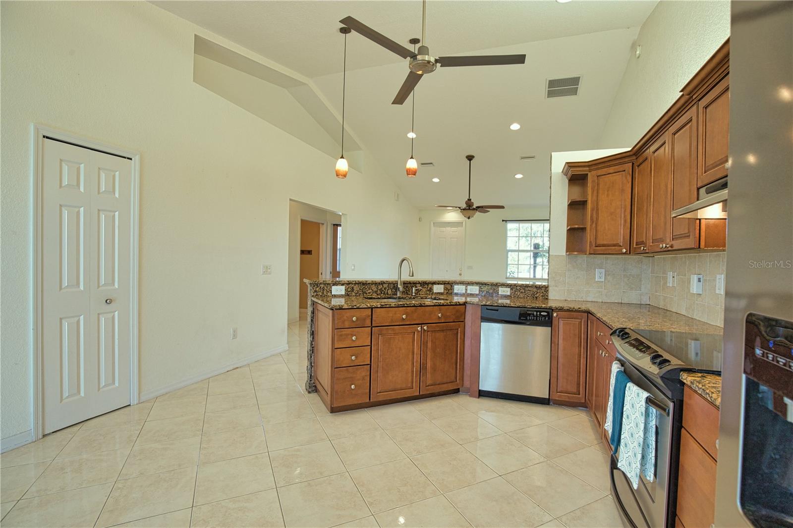 Image 20 of 46 For 1675 Blue Lake Circle