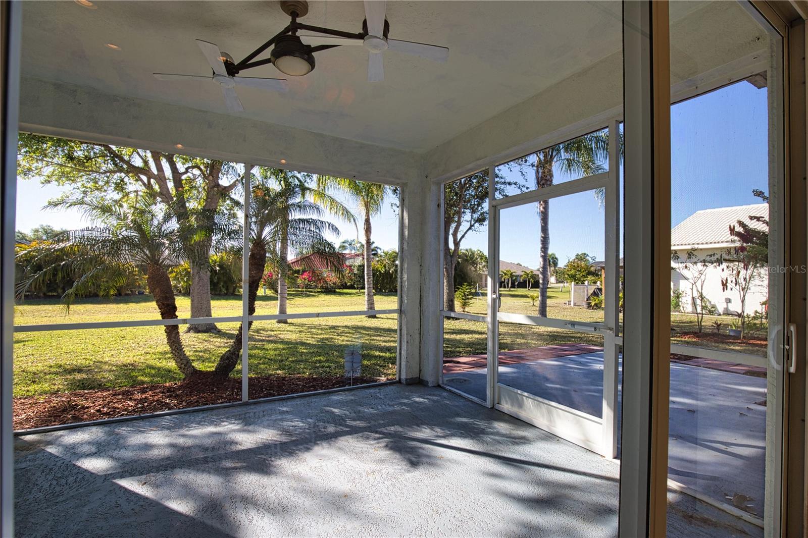 Image 21 of 46 For 1675 Blue Lake Circle