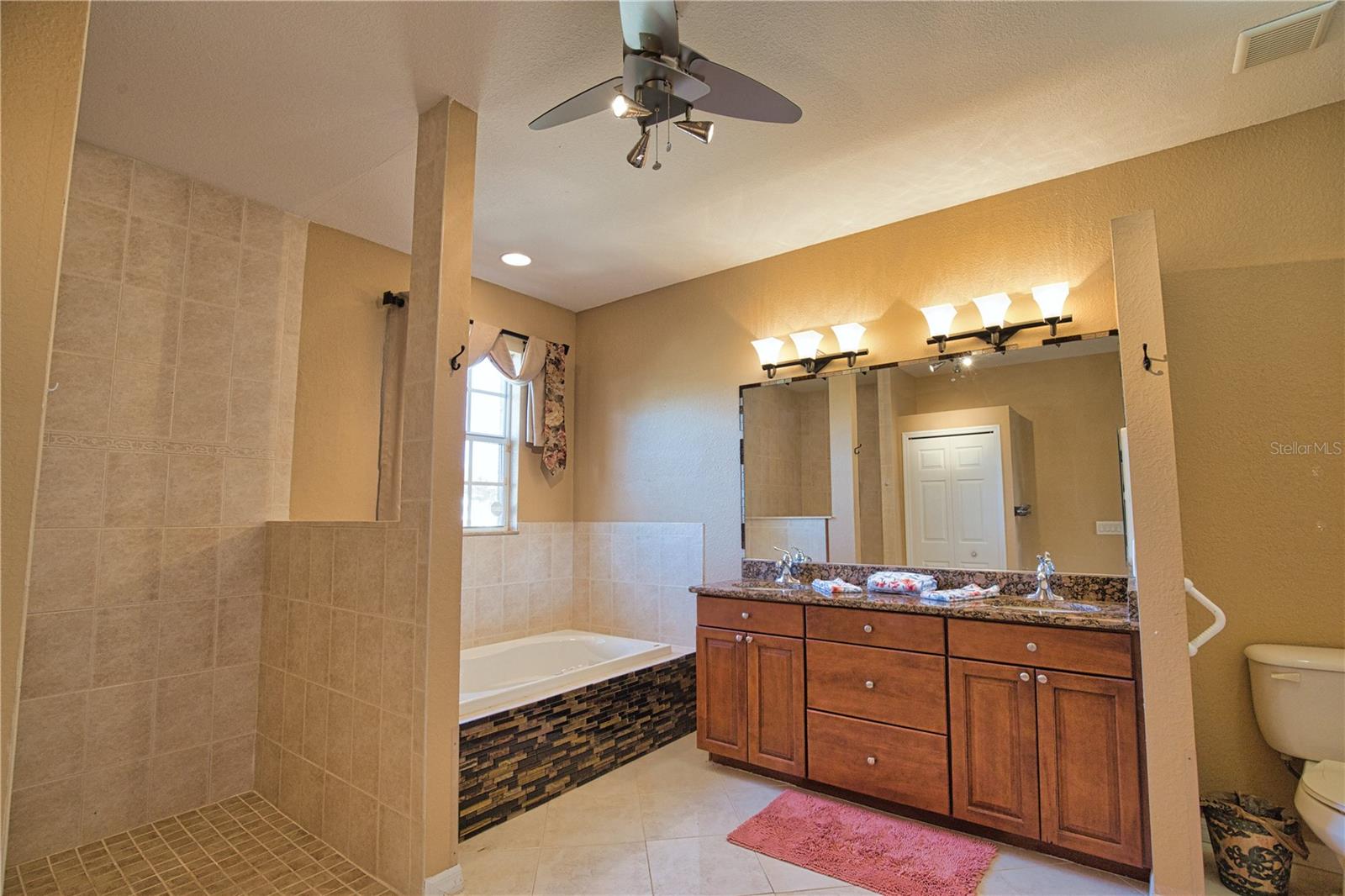 Image 36 of 46 For 1675 Blue Lake Circle