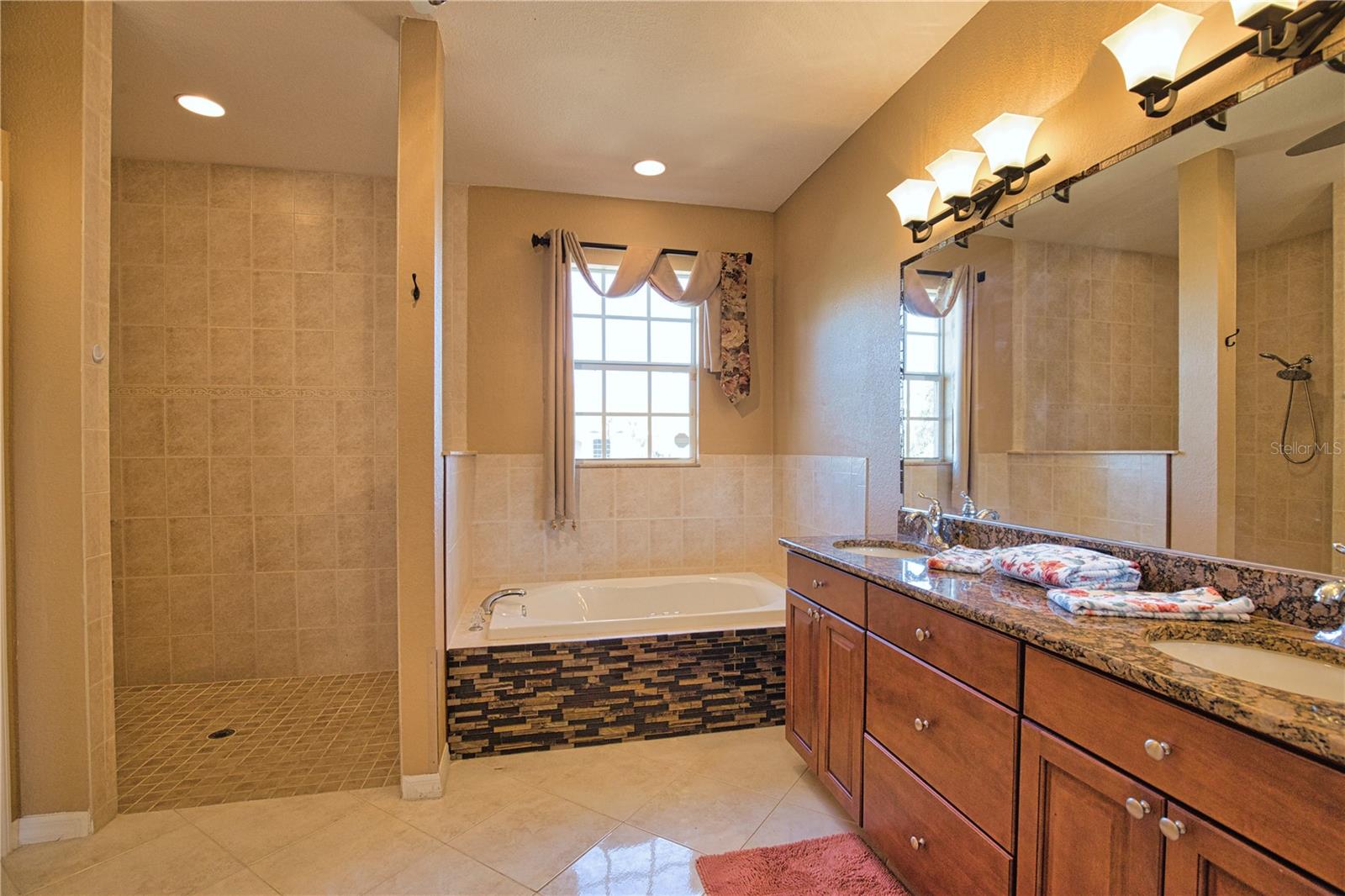 Image 37 of 46 For 1675 Blue Lake Circle
