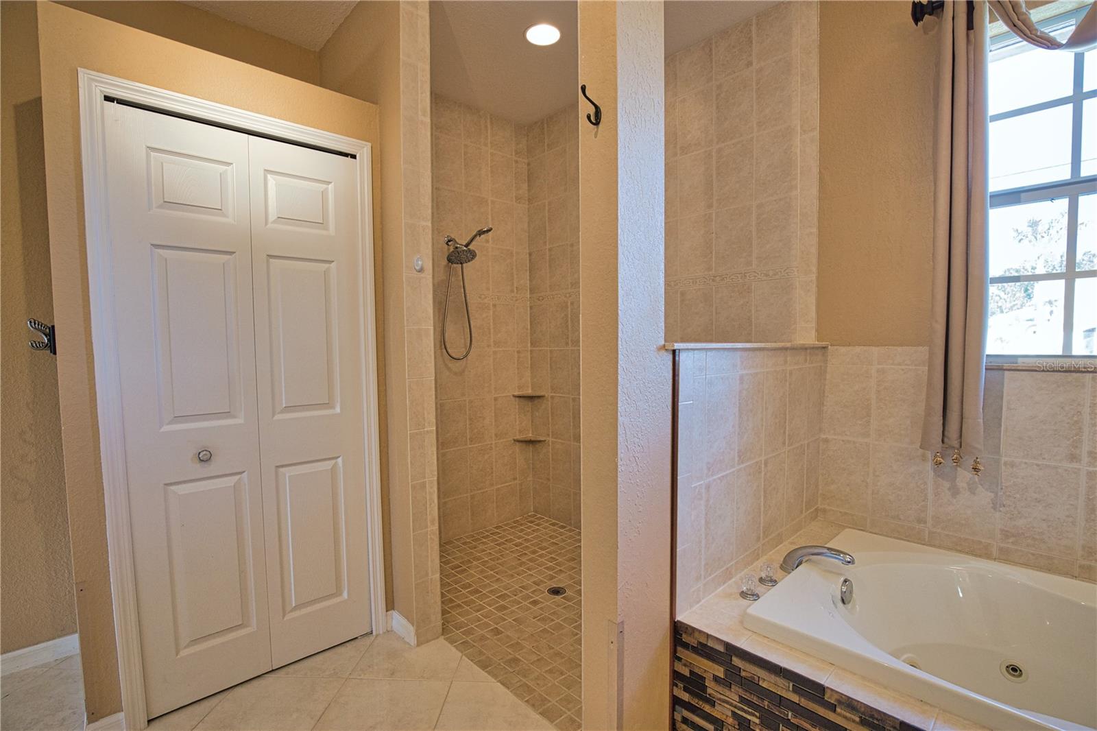 Image 38 of 46 For 1675 Blue Lake Circle