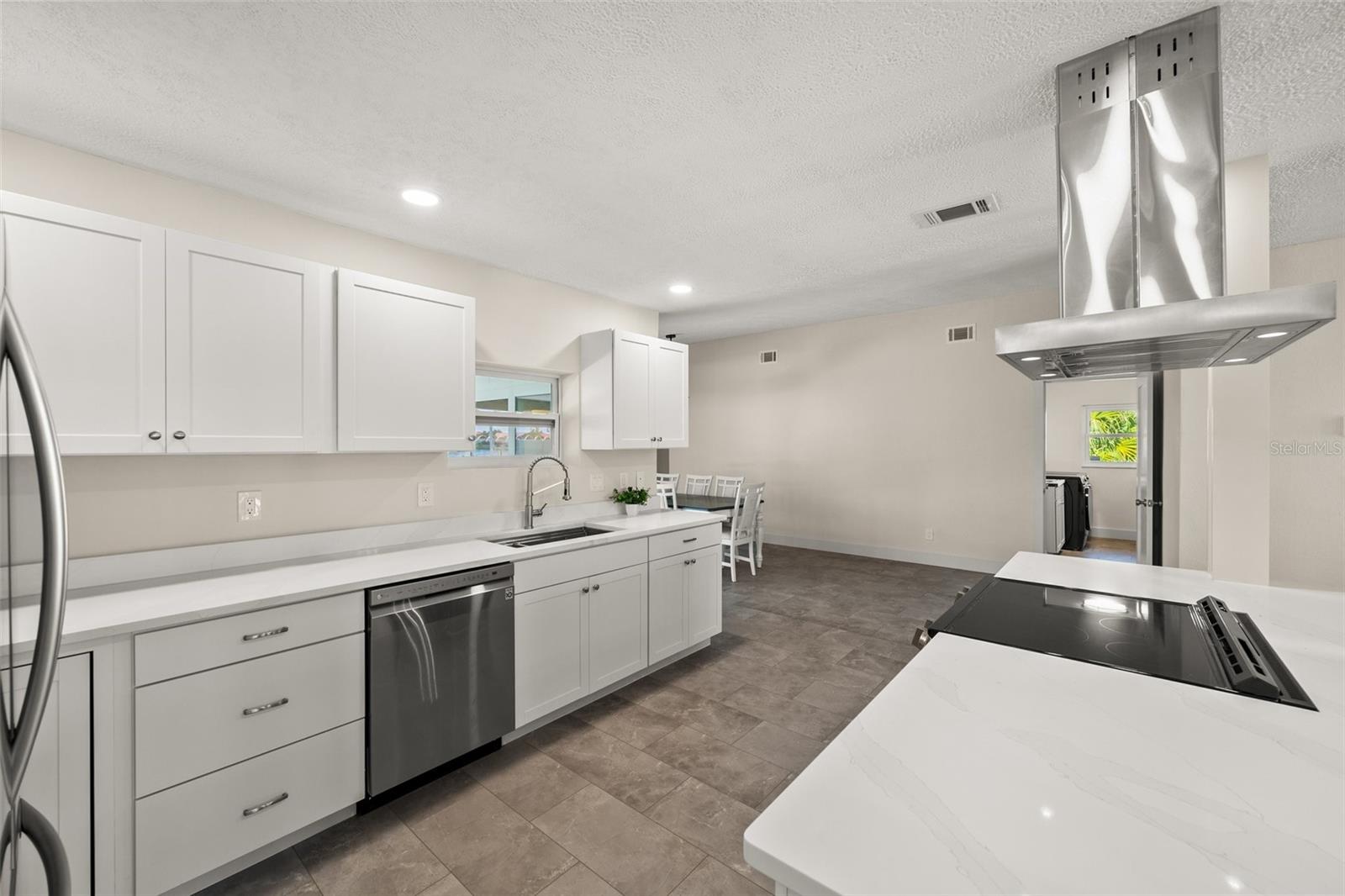 Image 13 of 50 For 404 53rd Terrace