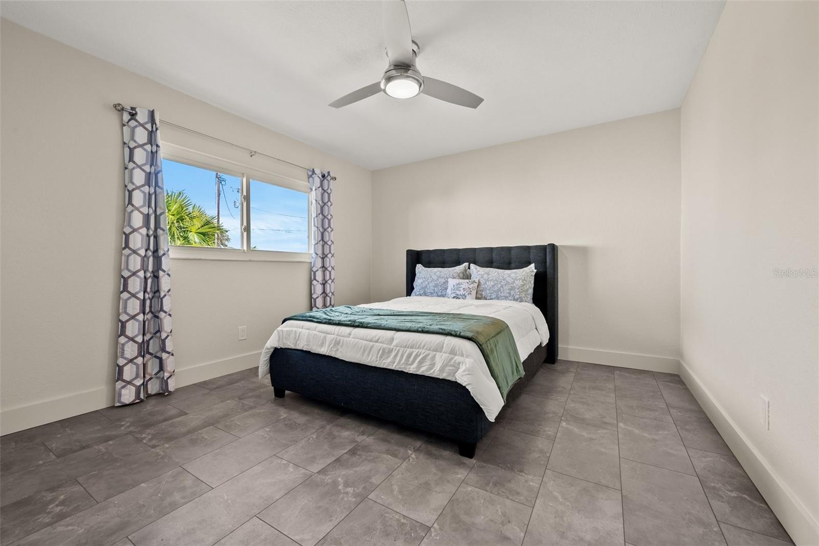 Image 24 of 50 For 404 53rd Terrace
