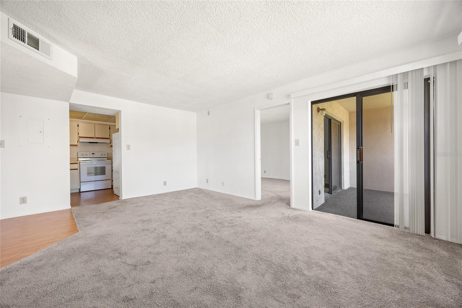 Image 5 of 32 For 19505 Quesada Avenue Ee204