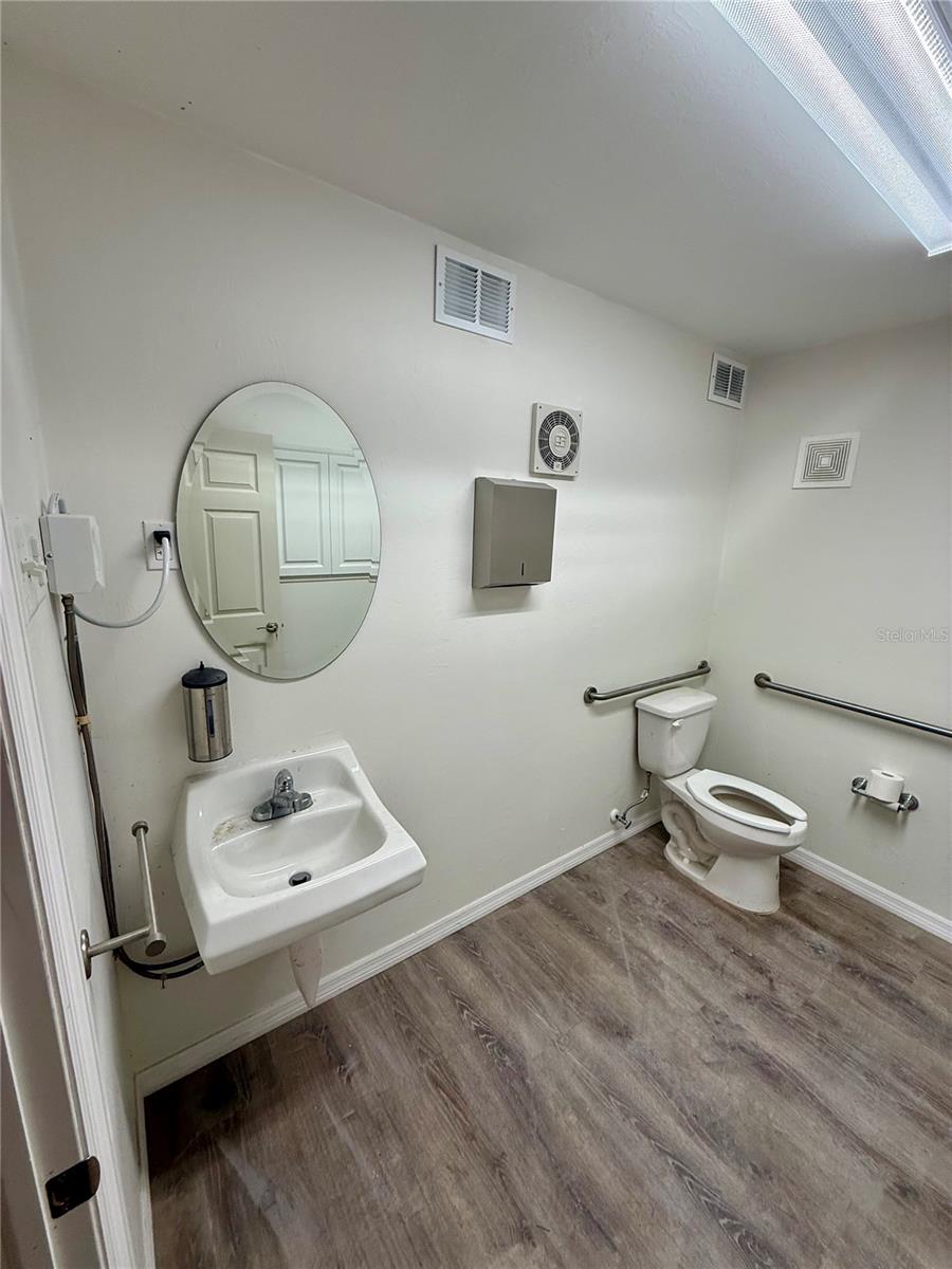 Image 10 of 69 For 121 Mckenzie Street