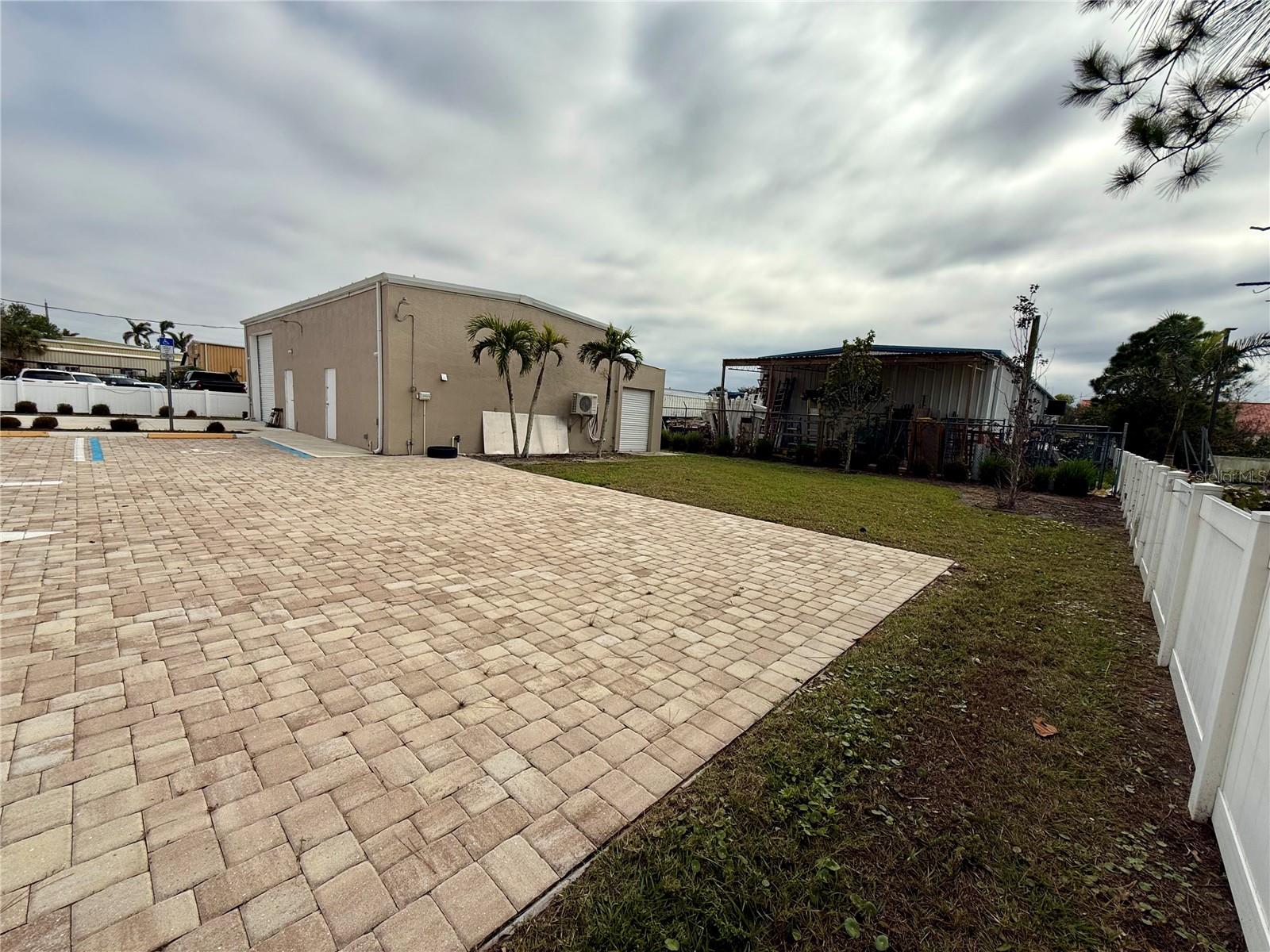 Image 26 of 69 For 121 Mckenzie Street