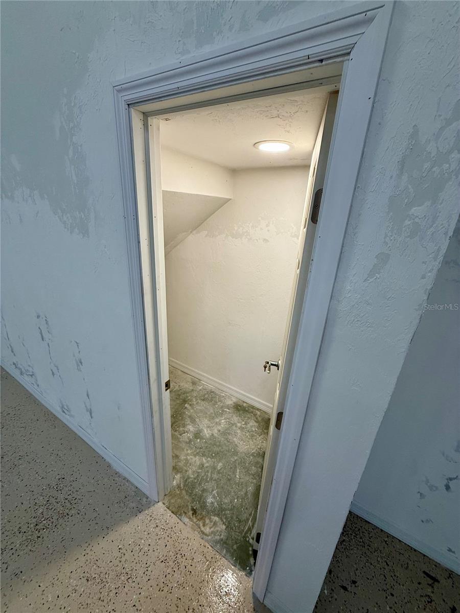 Image 42 of 69 For 121 Mckenzie Street