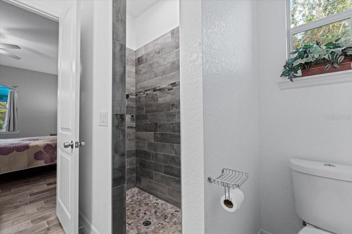 Image 22 of 38 For 122 Glades Drive