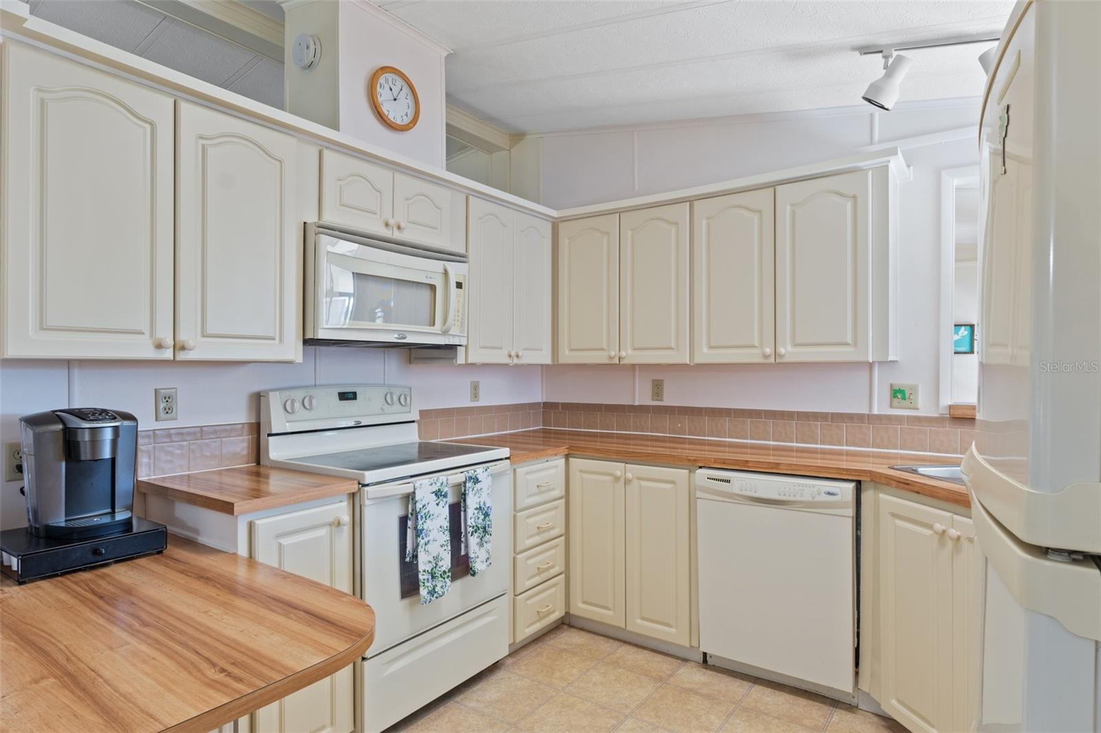 Image 12 of 84 For 229 Martinique Road