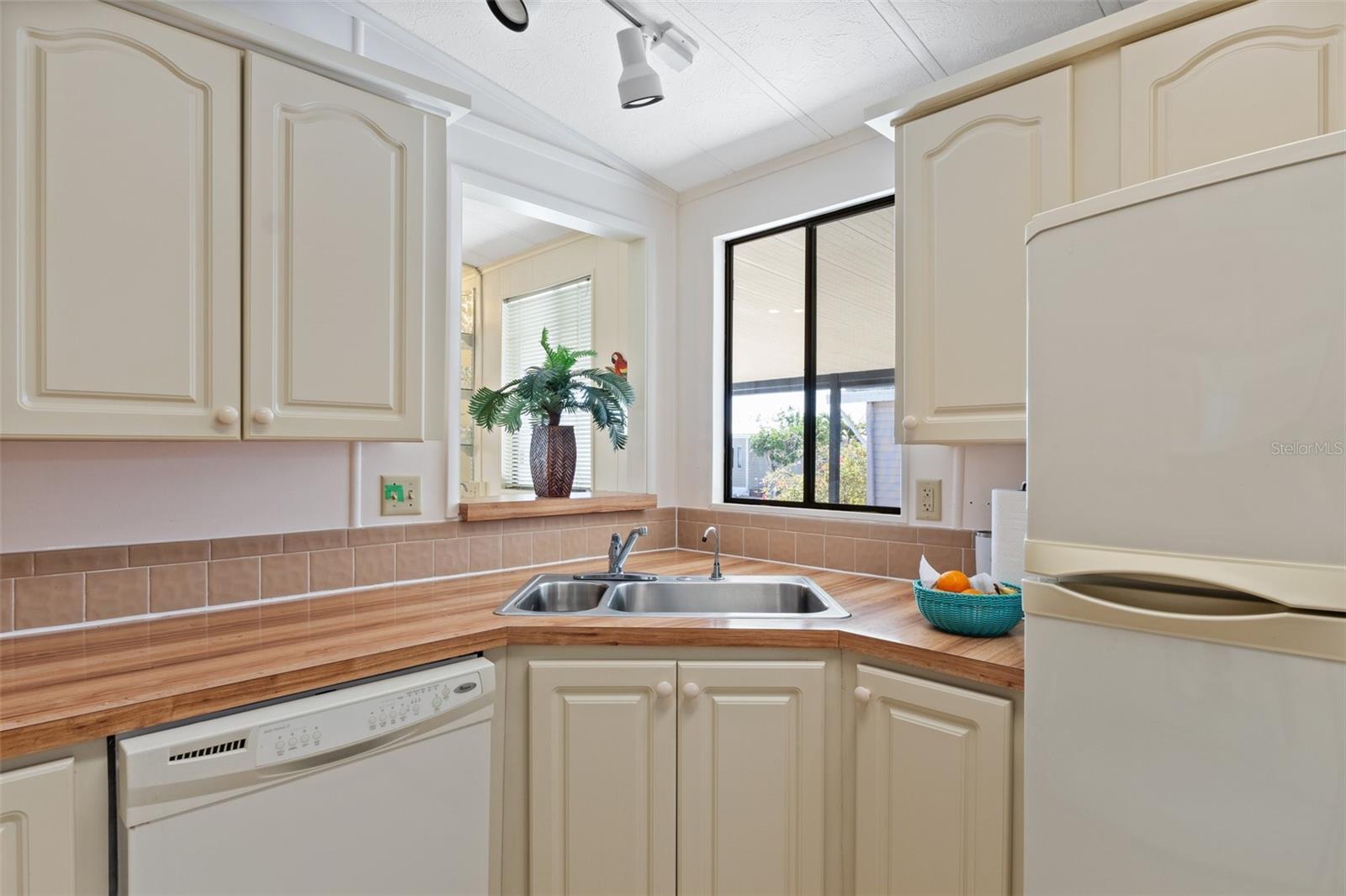 Image 13 of 84 For 229 Martinique Road