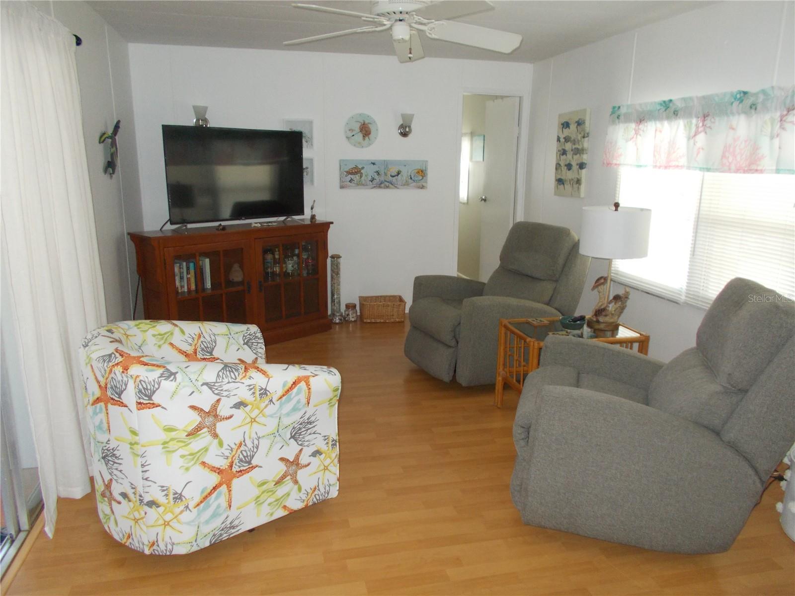 Image 6 of 54 For 5632 Holiday Park Boulevard
