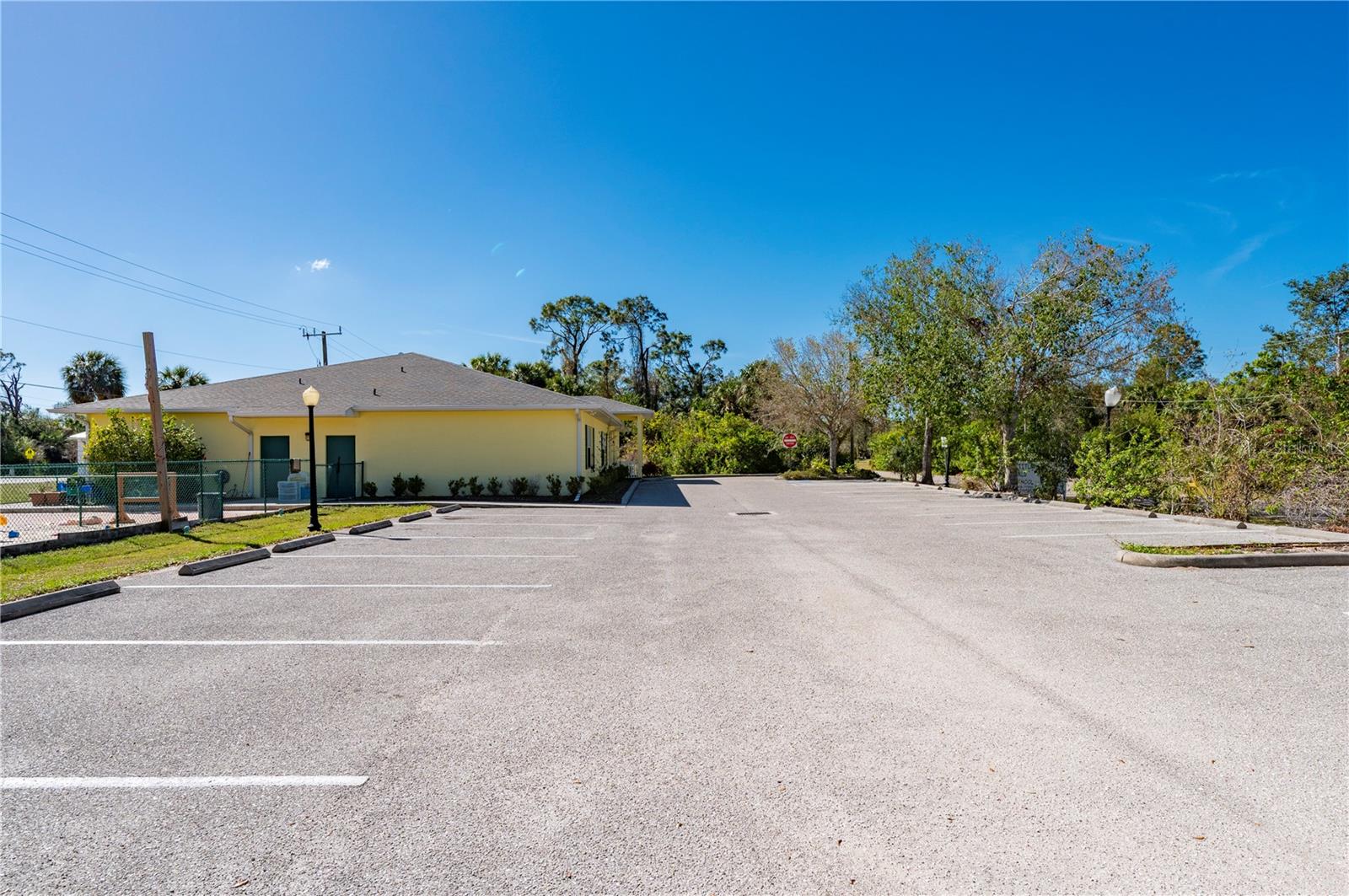 Image 6 of 33 For 1603 Castlerock Lane