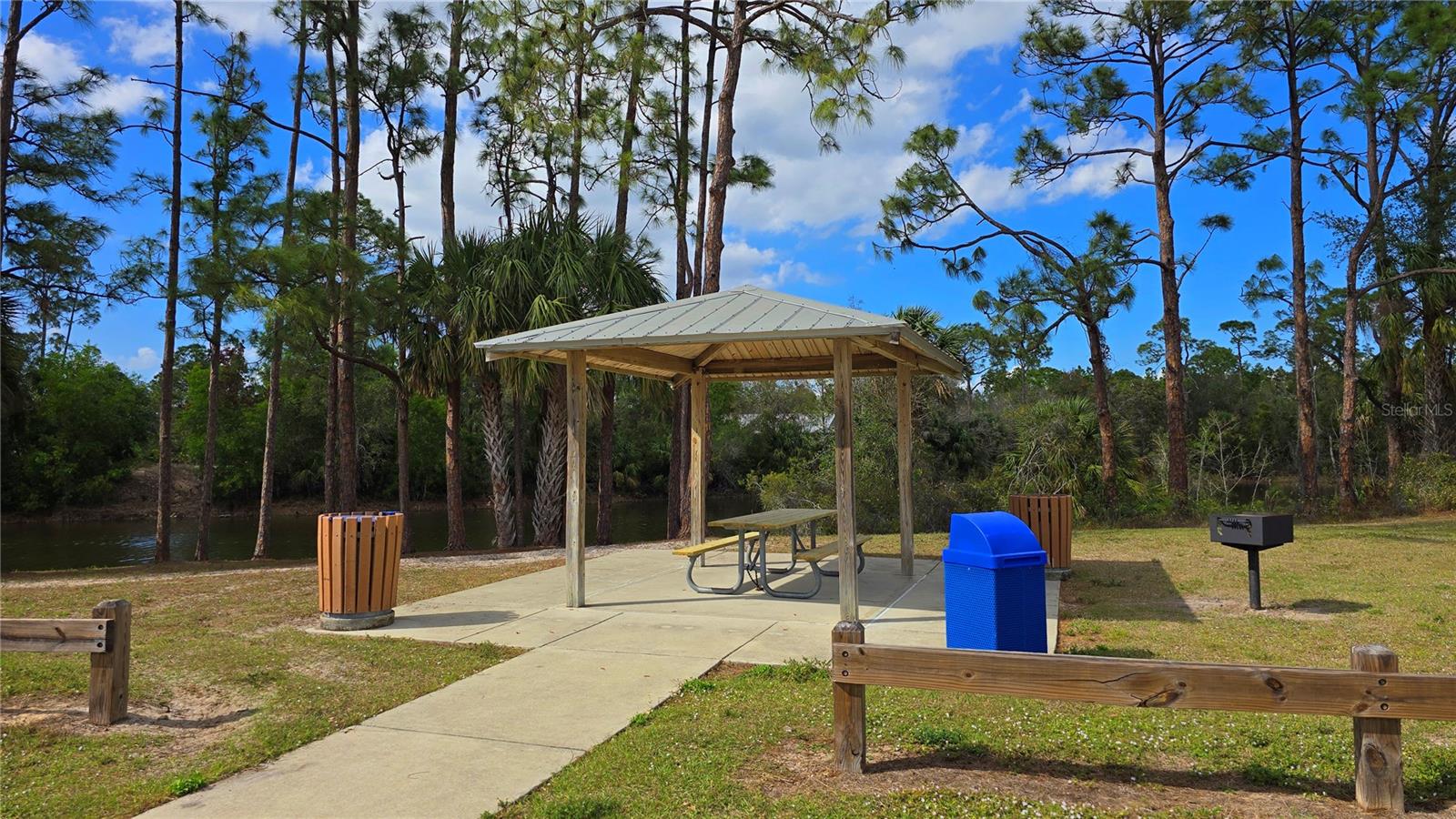 Image 21 of 30 For 13520 Carousel Drive