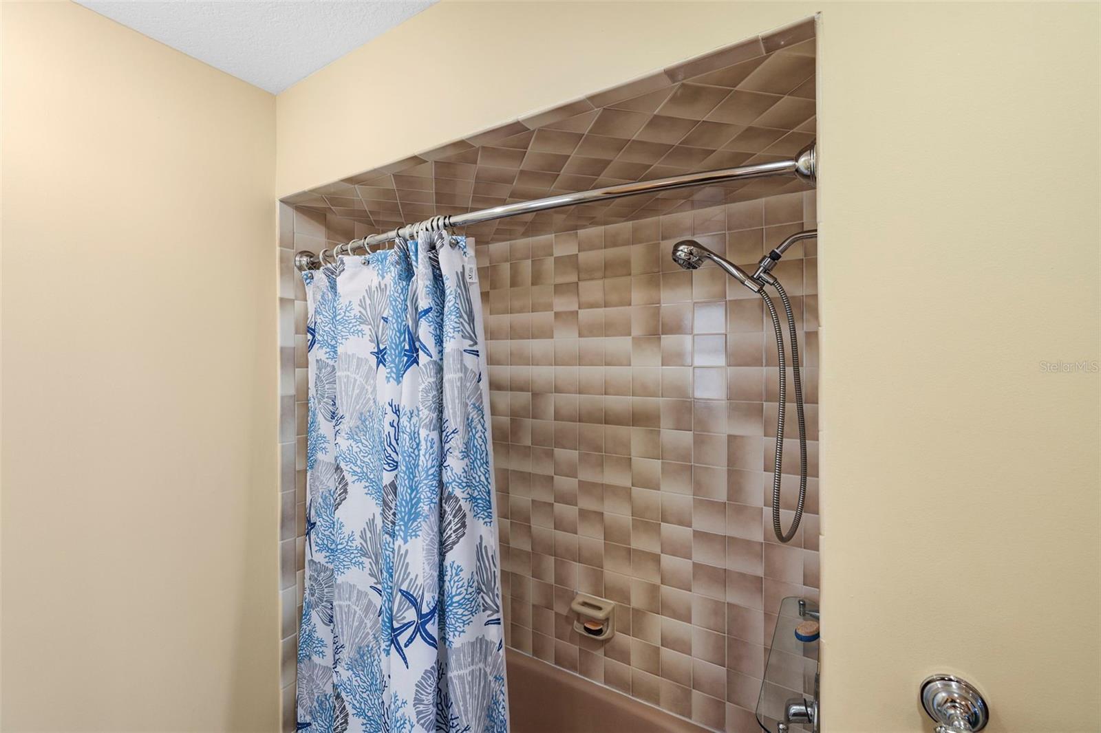 Image 24 of 46 For 611 Bal Harbor Boulevard