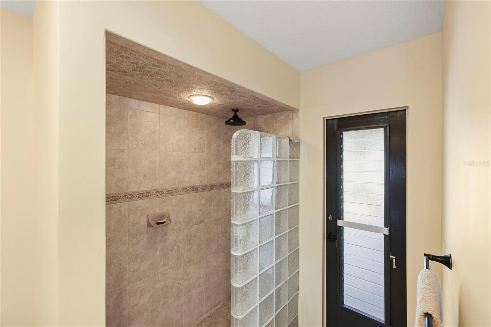 Image 27 of 46 For 611 Bal Harbor Boulevard