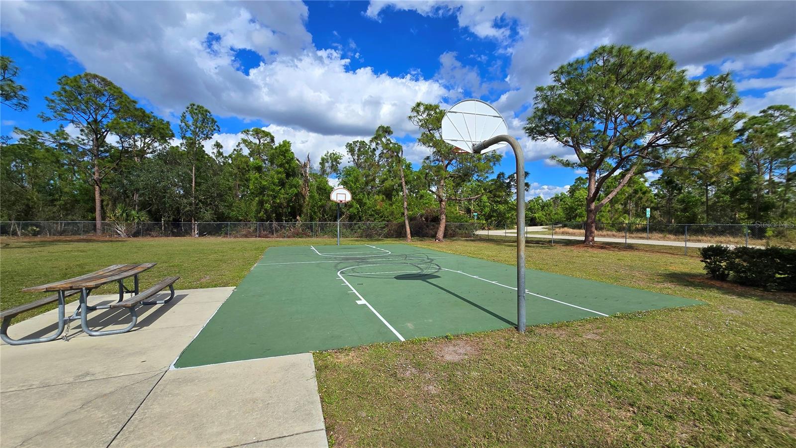 Image 32 of 33 For 13528 Carousel Drive