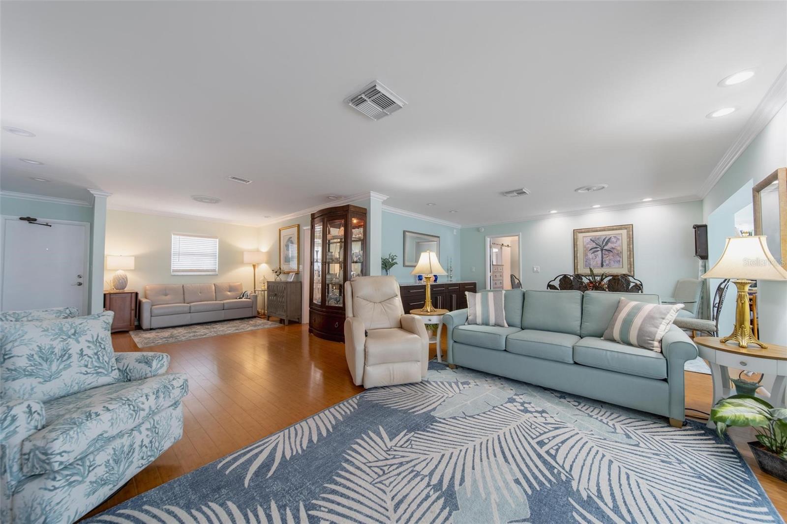 Image 3 of 36 For 5020 Brittany Drive S 324
