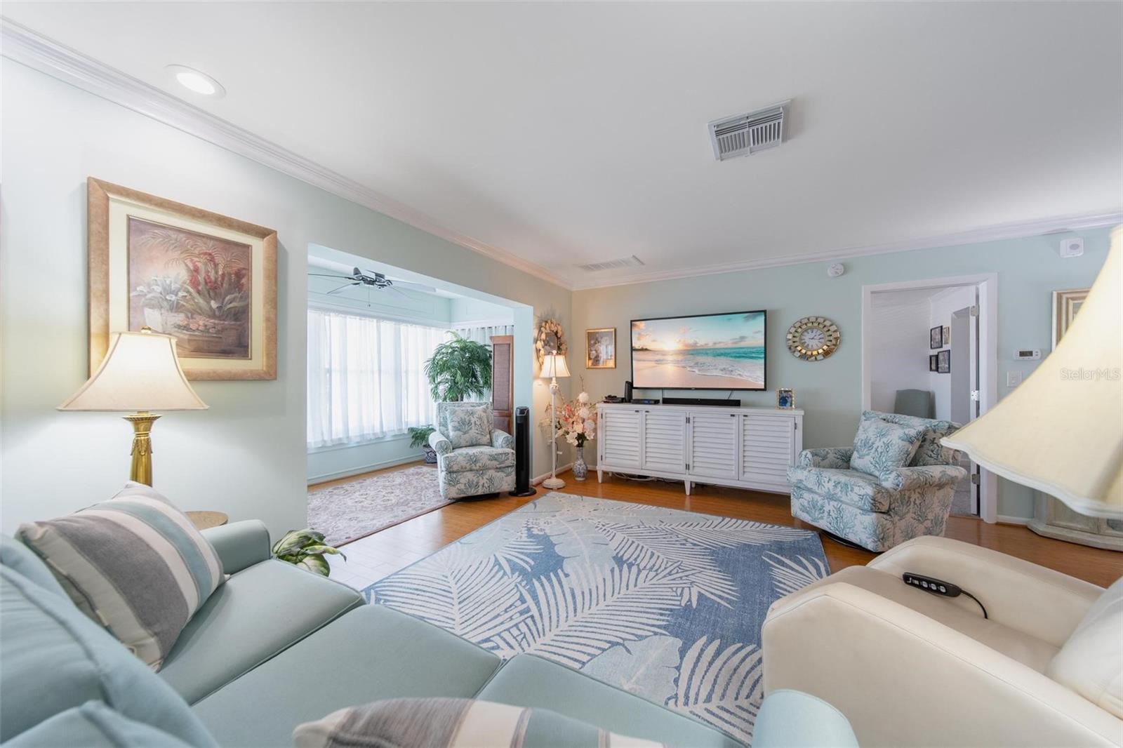 Image 4 of 36 For 5020 Brittany Drive S 324
