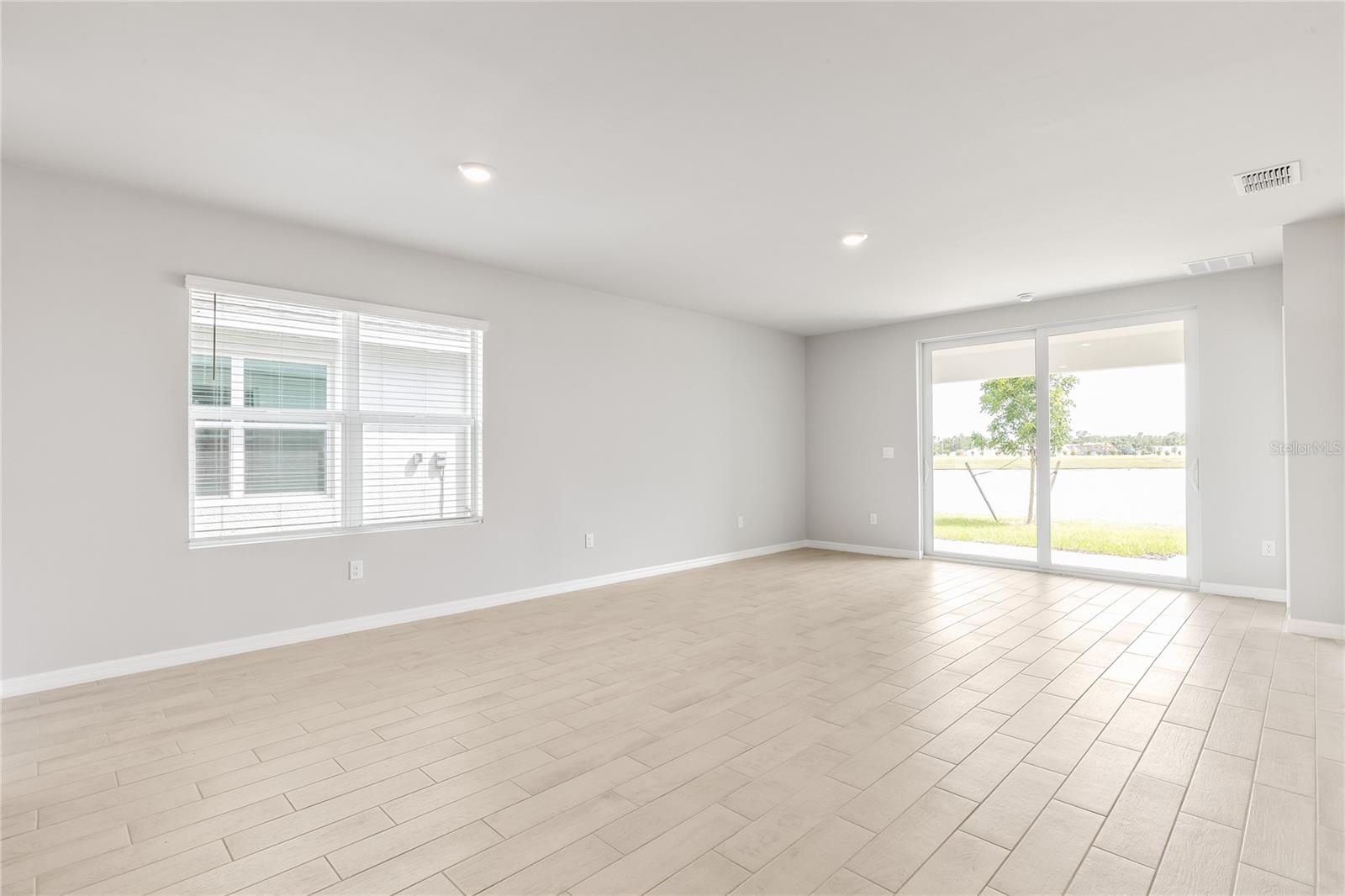 Image 18 of 35 For 9459 Sunbeam Circle