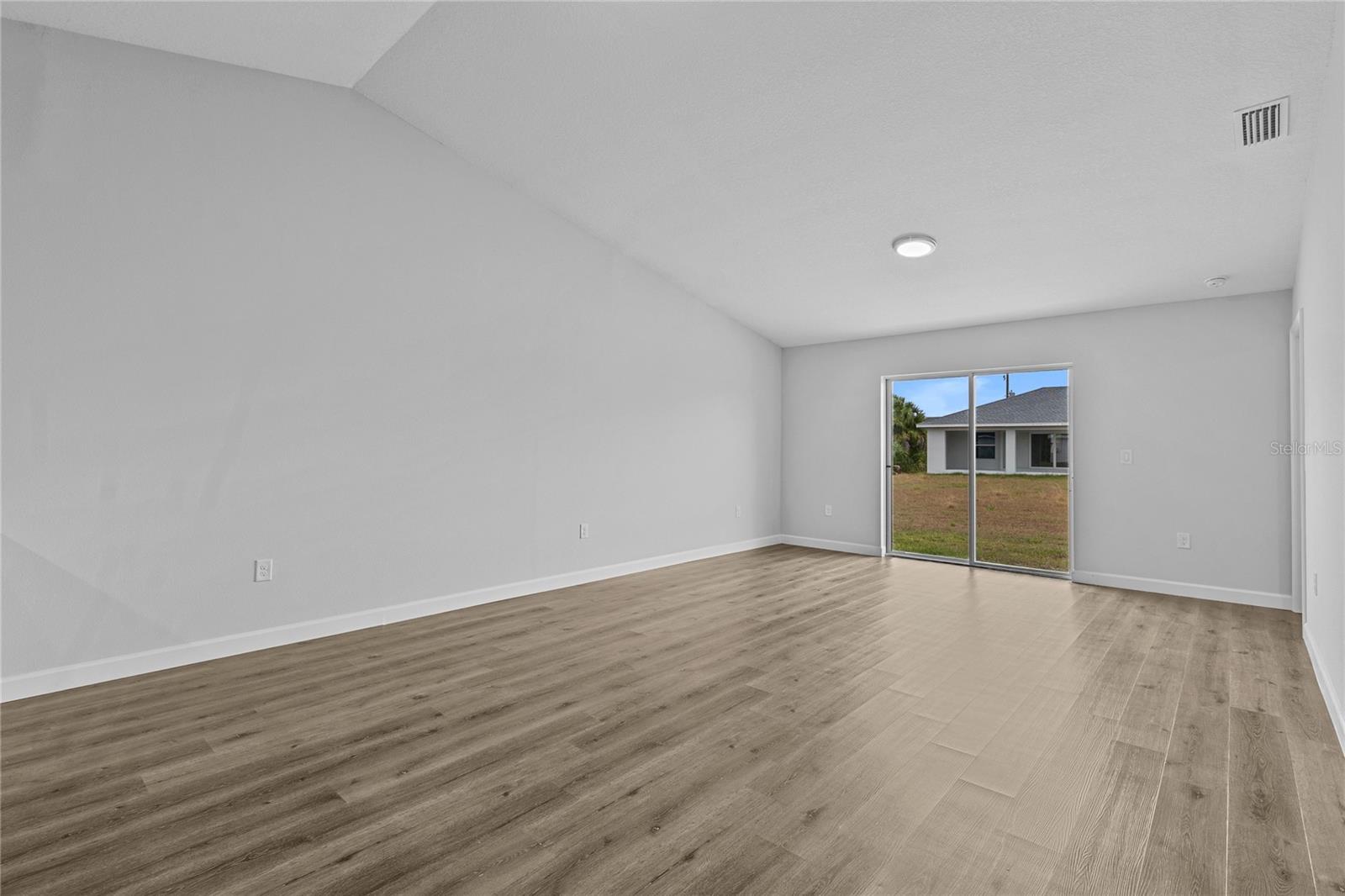 Image 14 of 46 For 8471 Agate Street 8473