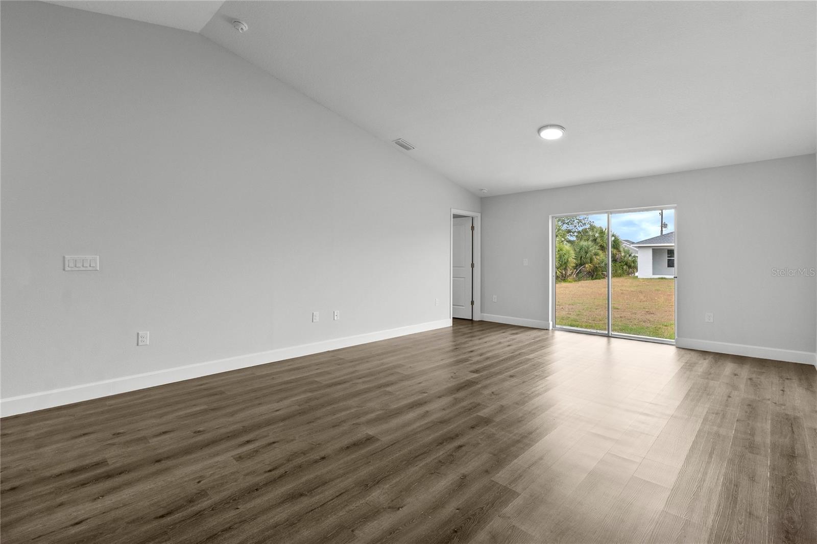 Image 33 of 46 For 8471 Agate Street 8473