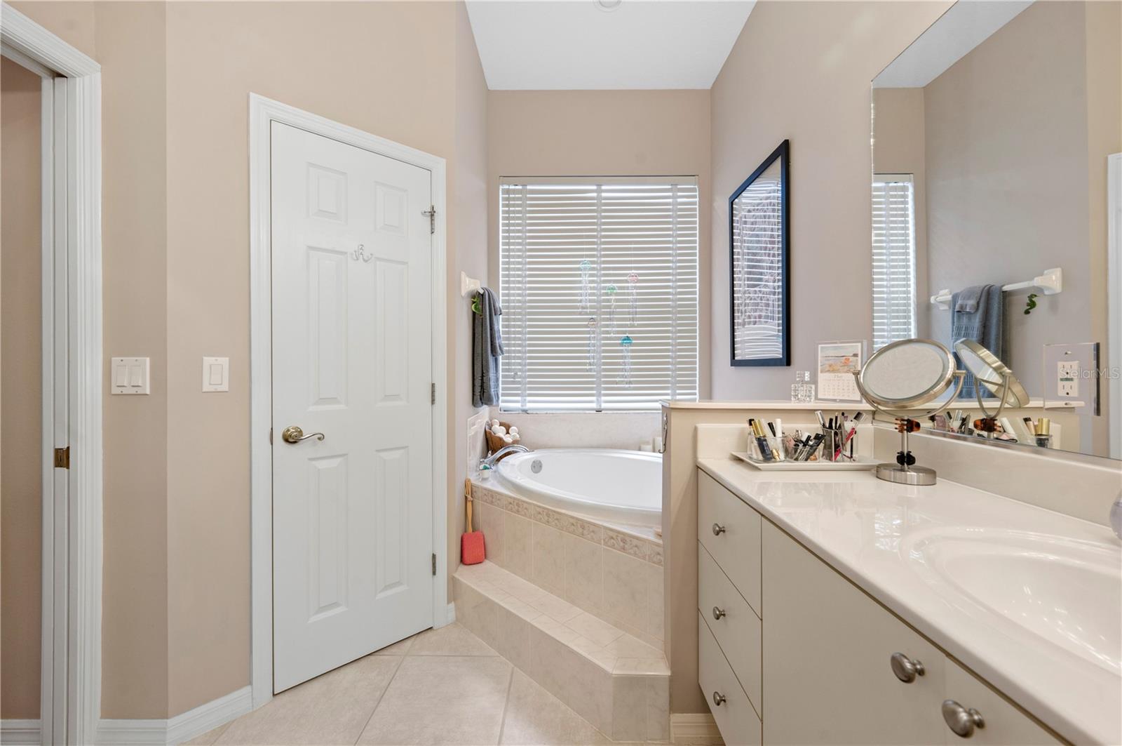 Image 32 of 81 For 5017 Hanging Moss Lane