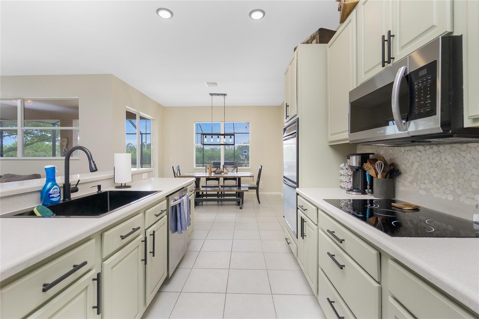 Image 17 of 56 For 12759 Pembroke Circle S