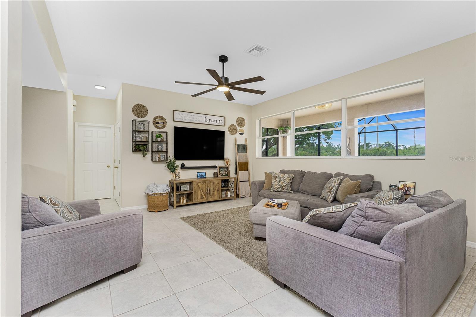 Image 24 of 56 For 12759 Pembroke Circle S