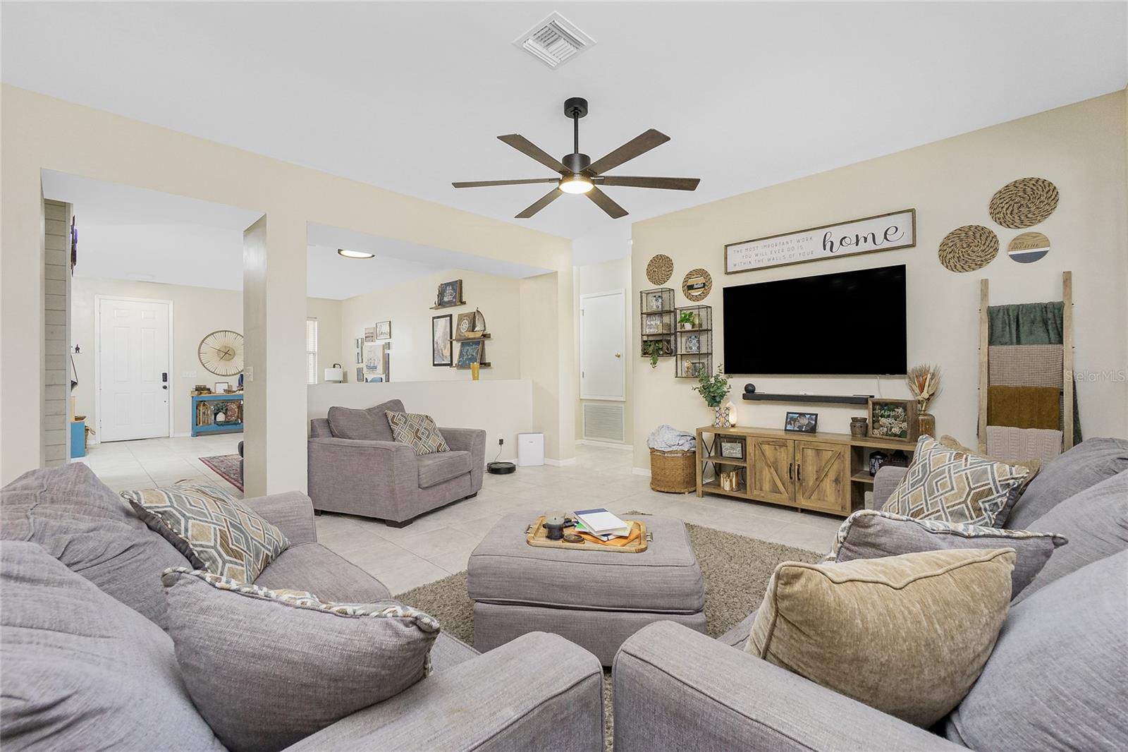 Image 25 of 56 For 12759 Pembroke Circle S