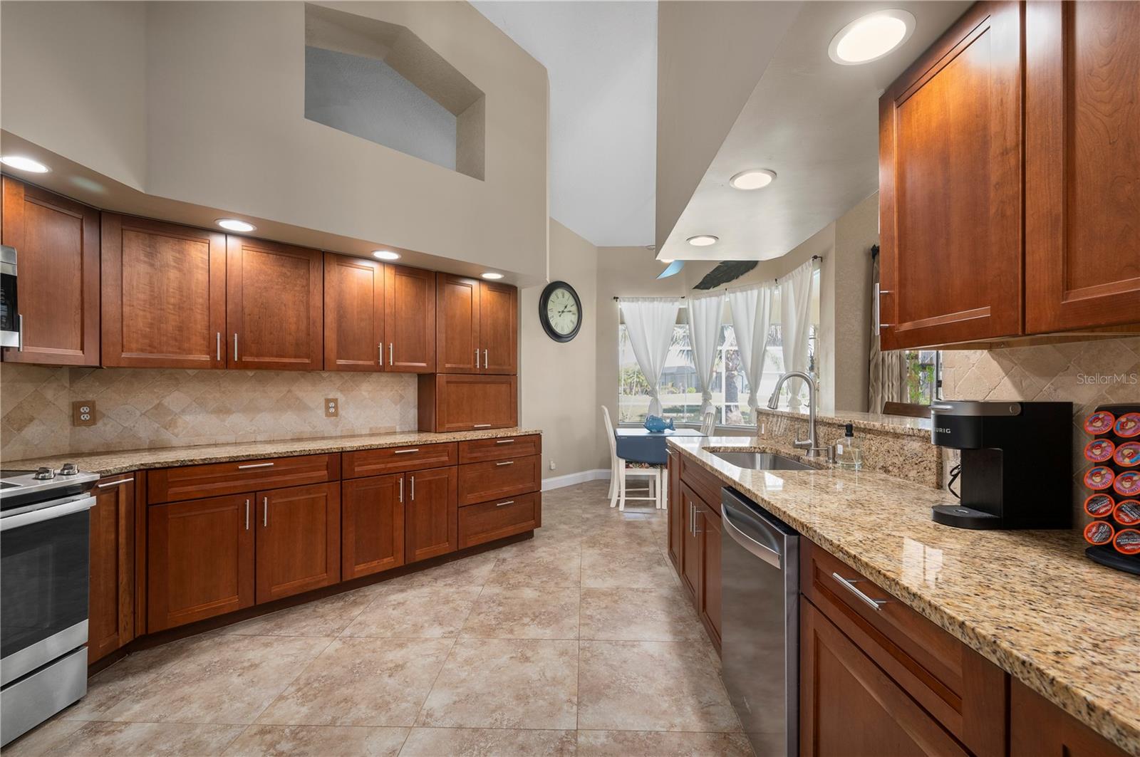 Image 13 of 50 For 12734 Pembroke Circle S