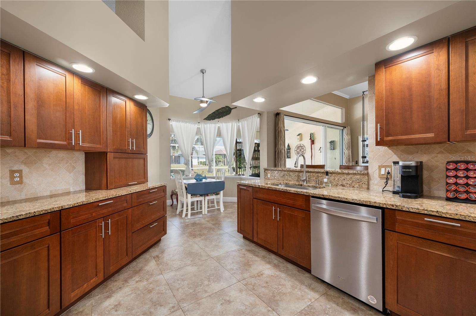 Image 15 of 50 For 12734 Pembroke Circle S