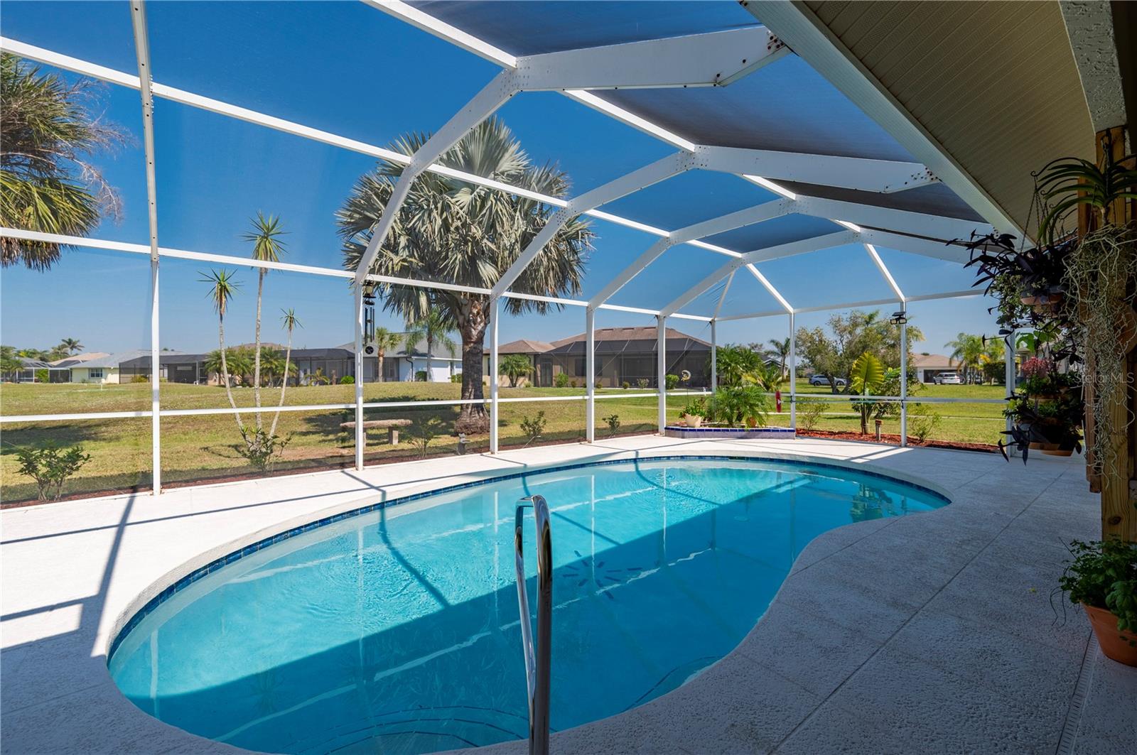 Image 36 of 50 For 12734 Pembroke Circle S