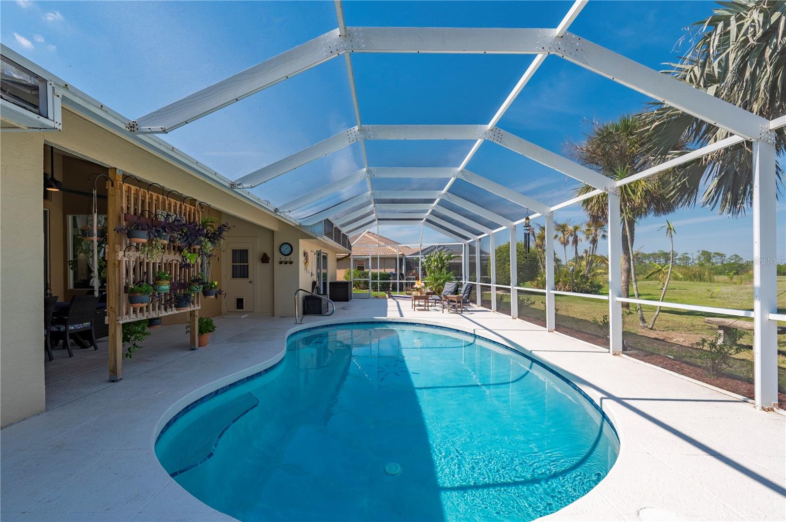 Image 37 of 50 For 12734 Pembroke Circle S