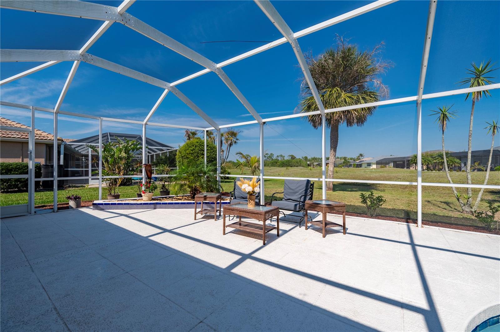 Image 38 of 50 For 12734 Pembroke Circle S