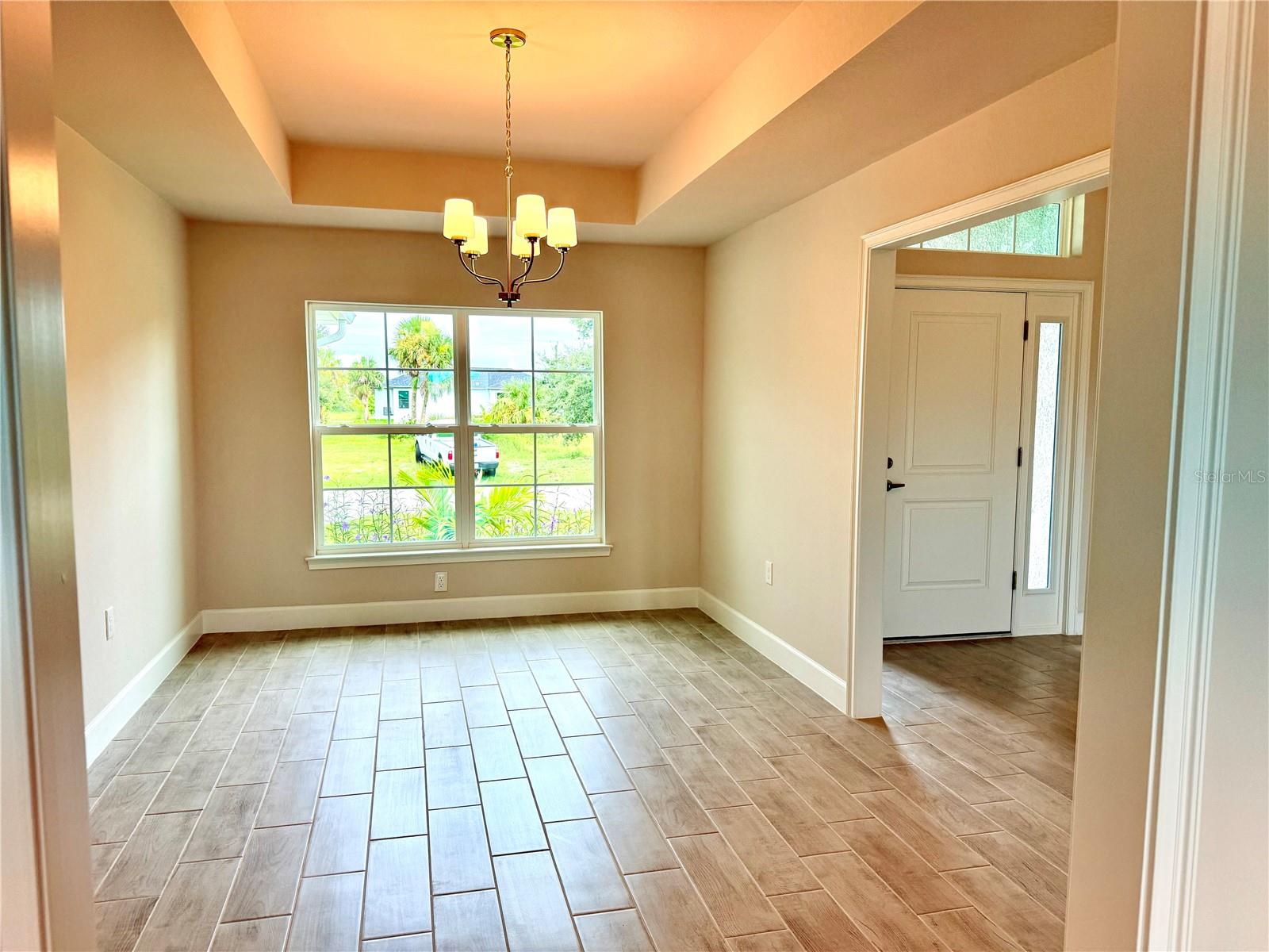 Image 7 of 34 For 13902 Allamanda Circle