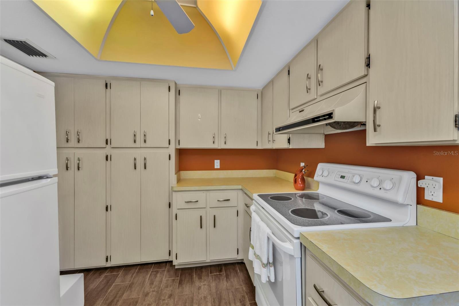 Image 5 of 74 For 1430 Aken Street
