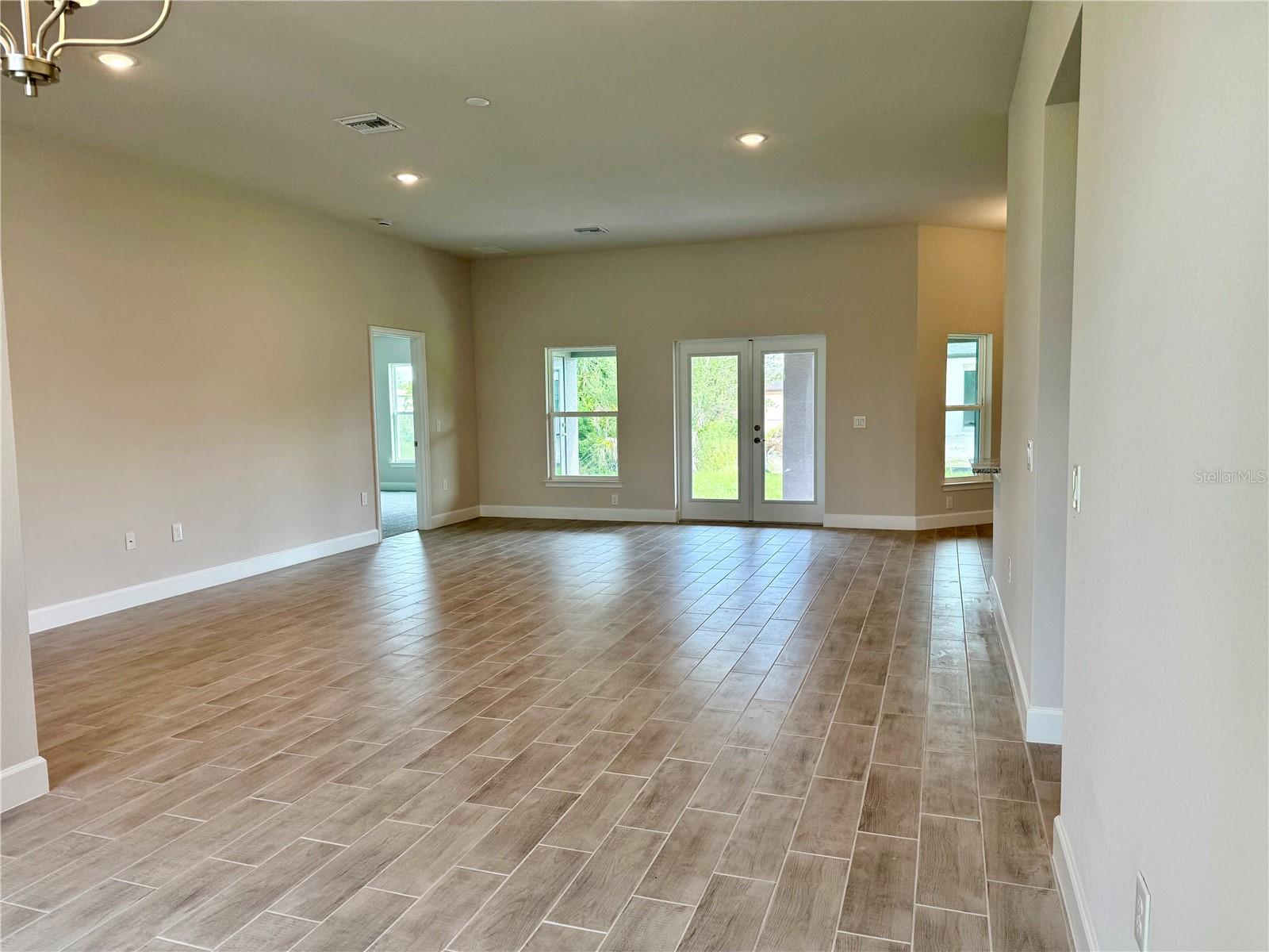 Image 6 of 15 For 14735 Keystone Boulevard