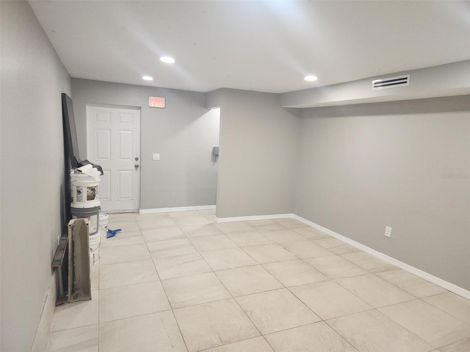 Image 10 of 13 For 404 Hargreaves Avenue