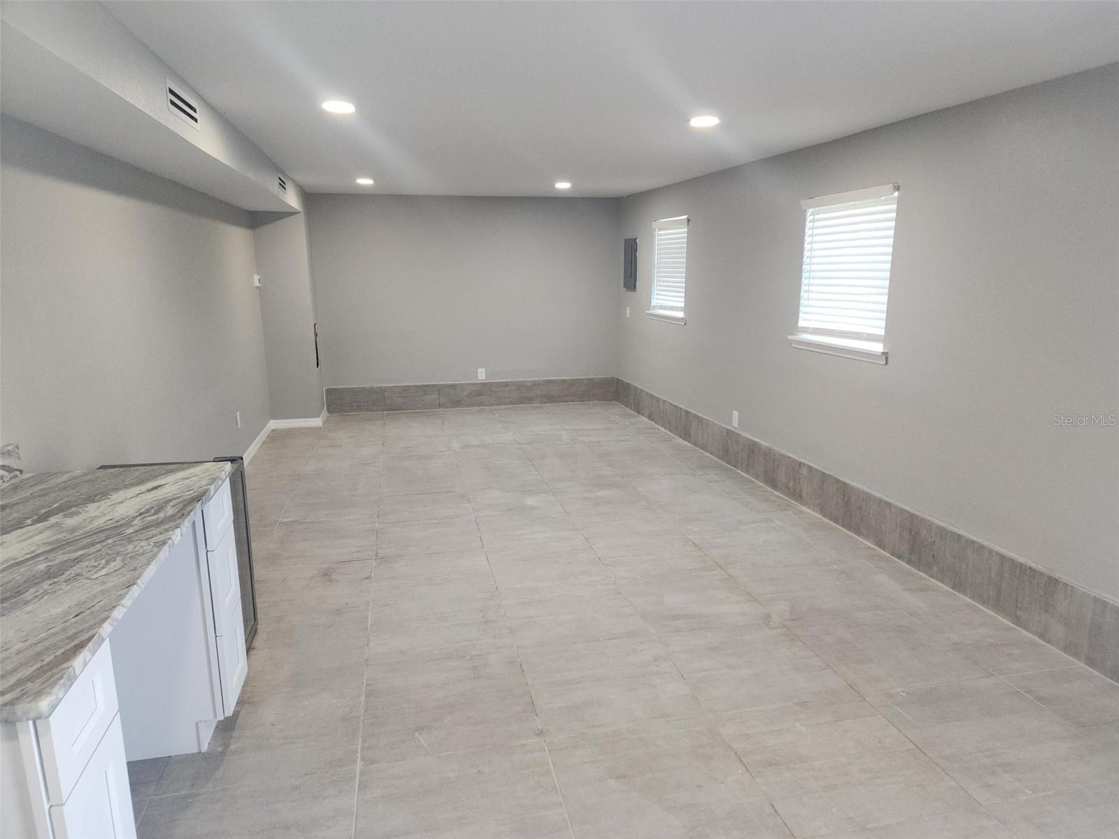 Image 12 of 13 For 404 Hargreaves Avenue