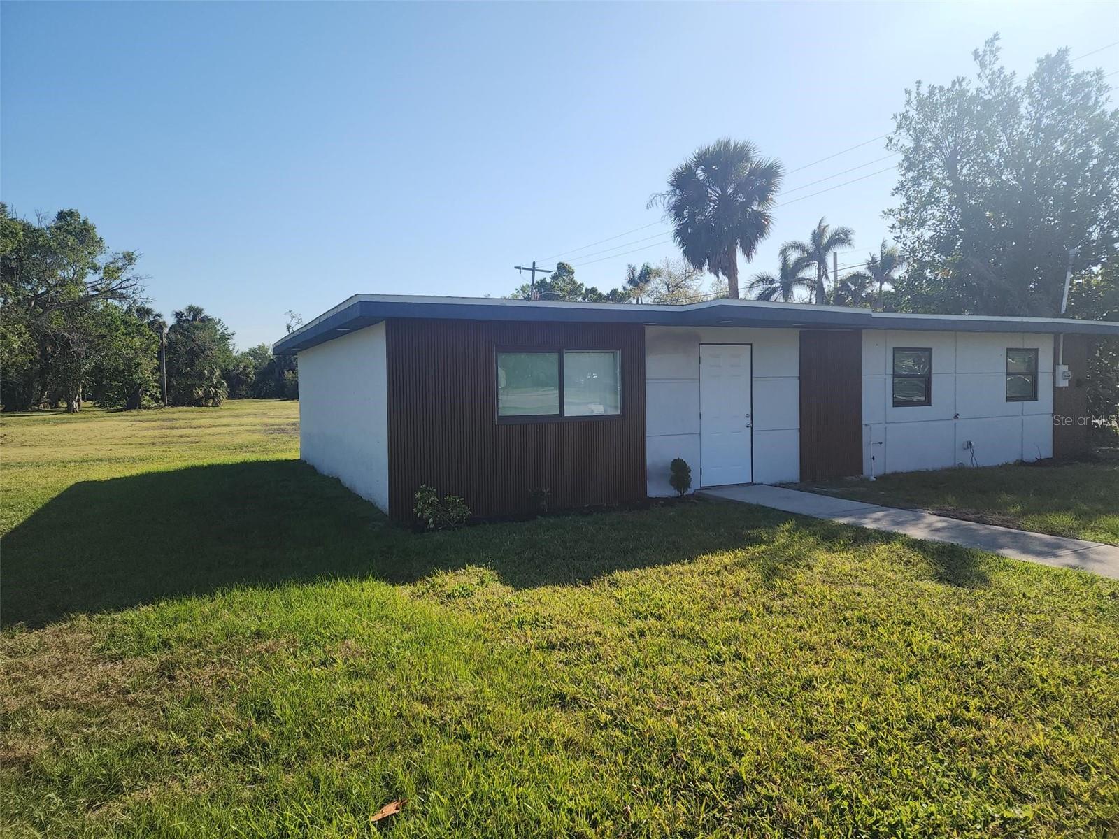Image 2 of 13 For 404 Hargreaves Avenue