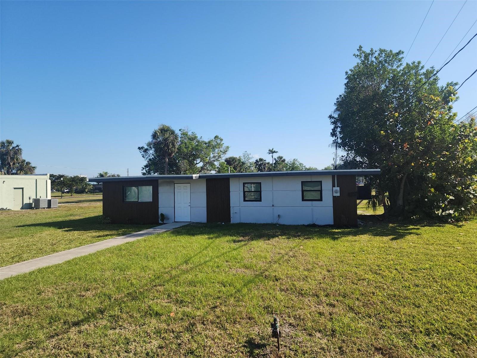 Image 4 of 13 For 404 Hargreaves Avenue