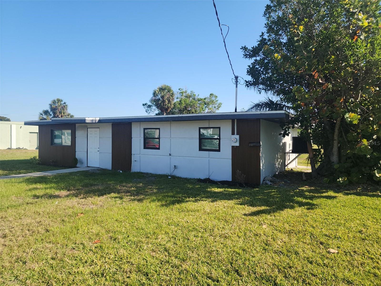 Image 5 of 13 For 404 Hargreaves Avenue