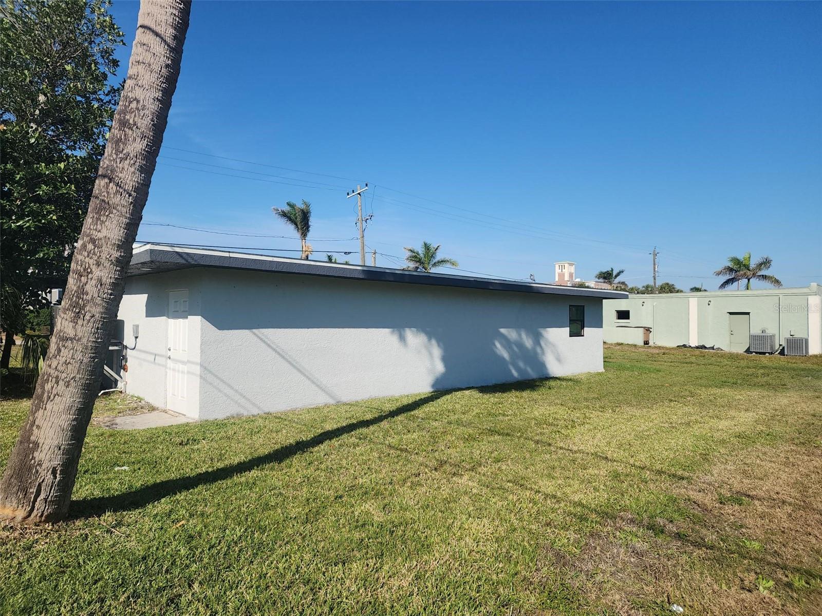 Image 6 of 13 For 404 Hargreaves Avenue