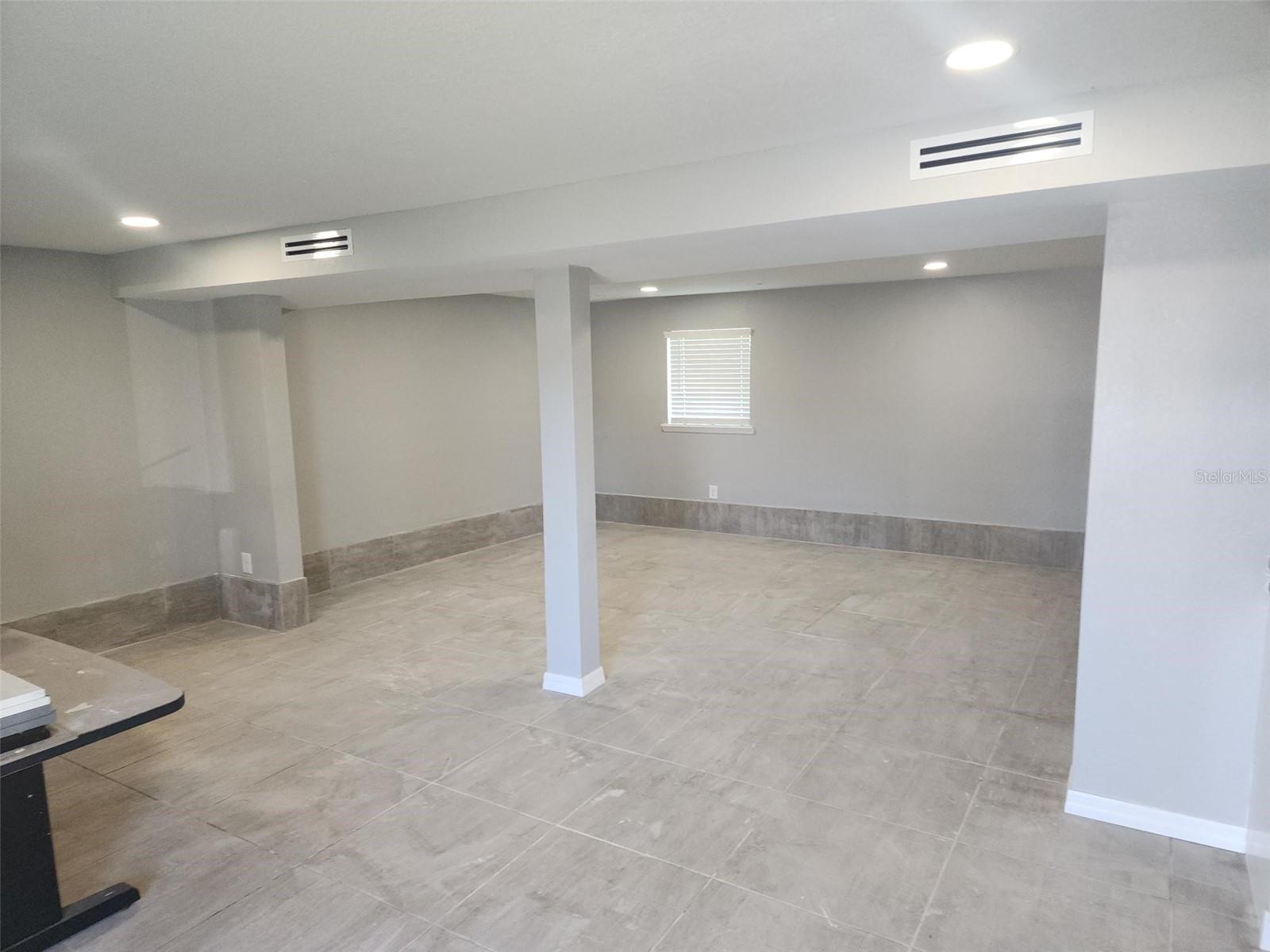 Image 8 of 13 For 404 Hargreaves Avenue