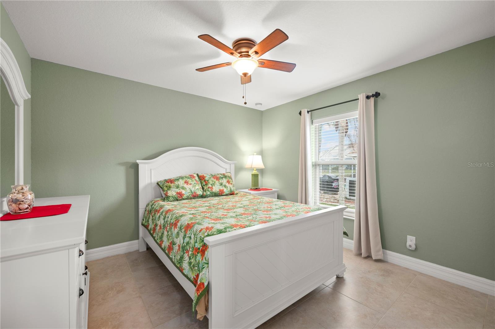 Image 30 of 57 For 380 Concordia Street