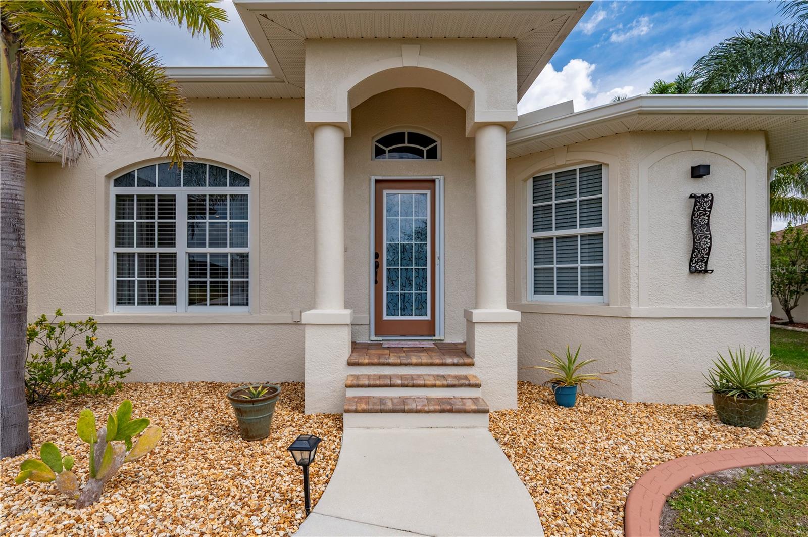 Image 7 of 57 For 380 Concordia Street