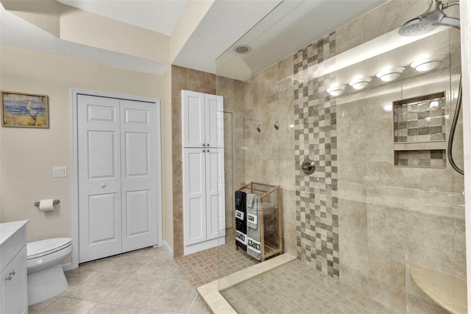 Image 18 of 58 For 3393 Grand Vista Court 101
