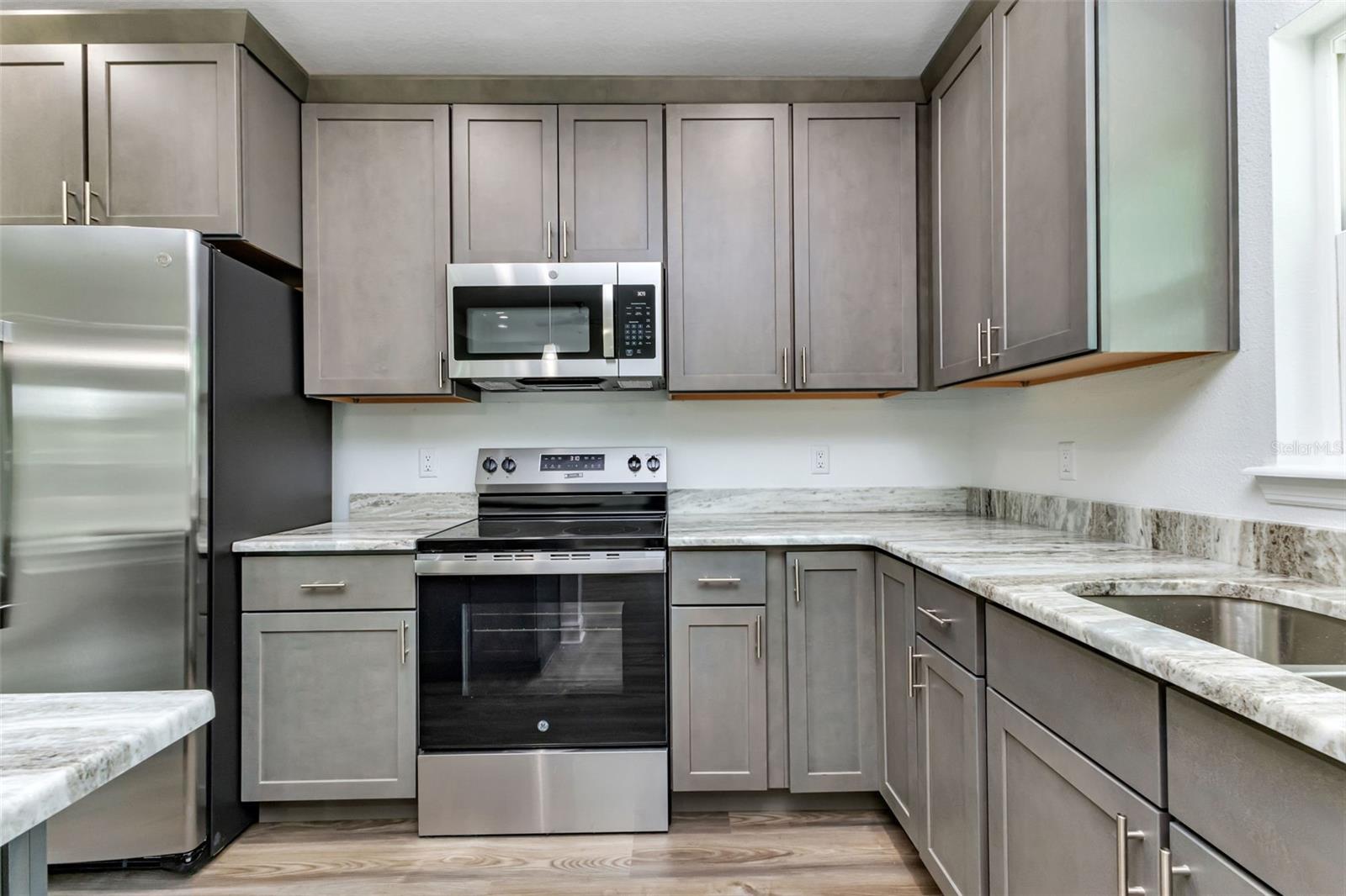 Image 14 of 53 For 535 Milus Street
