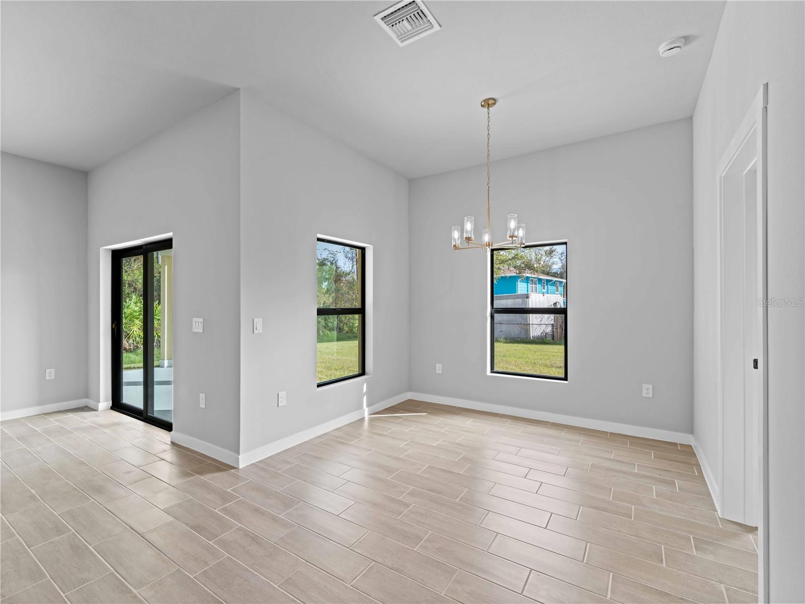 Image 8 of 50 For 12156 Wellington Avenue