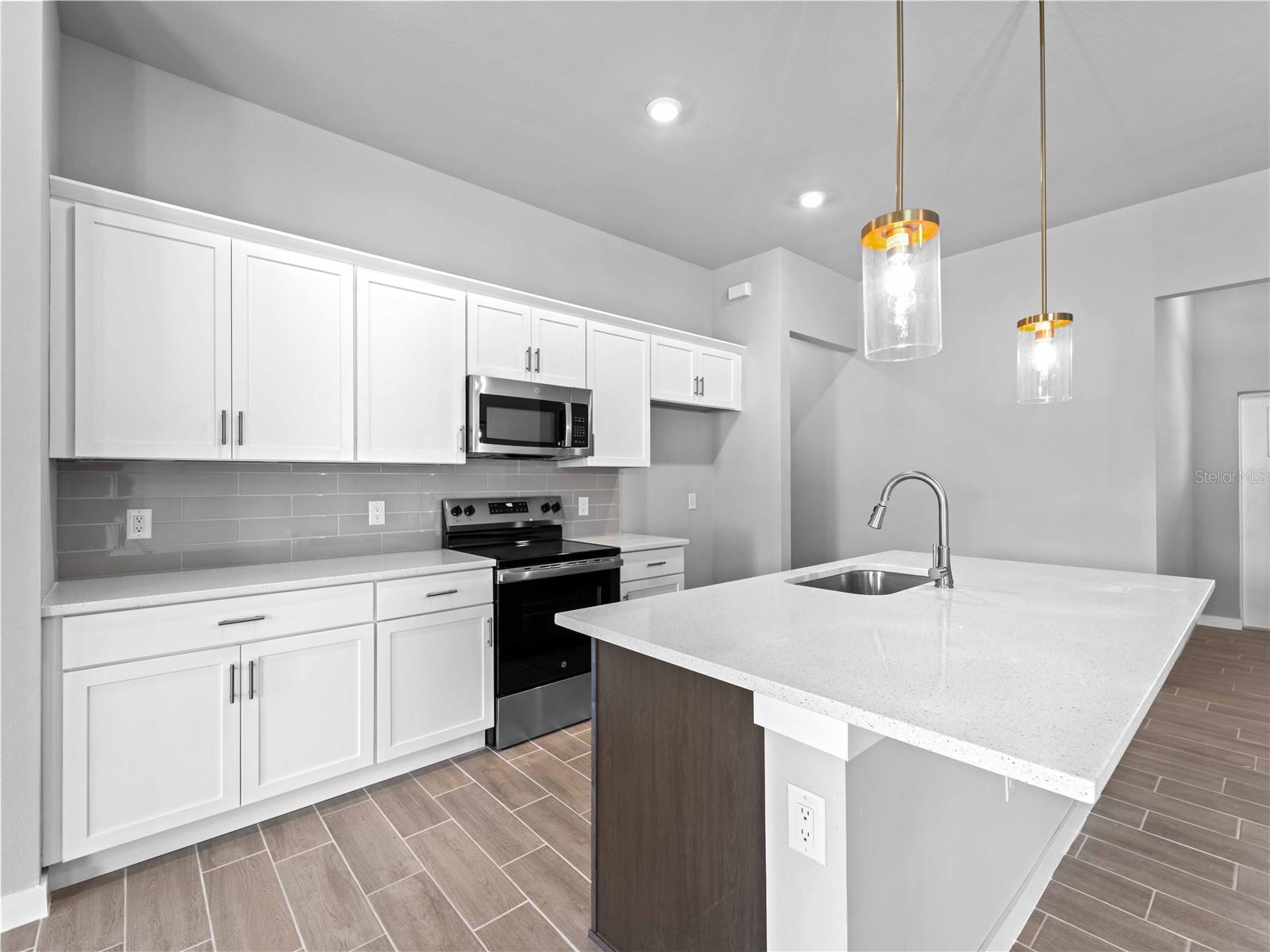 Image 9 of 50 For 12156 Wellington Avenue